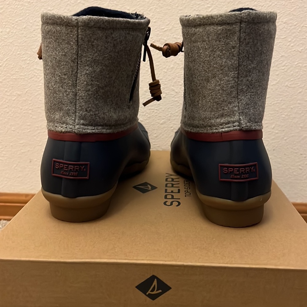 NEW IN BOX! Sperry Duck Boots - Picture 3 of 7